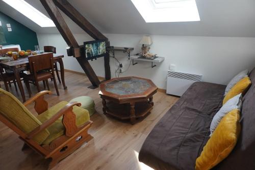 Valenciennes Apartment | Appartement Le Séjour des Hobbits avec 2 places de parking privé intérieur gratuit