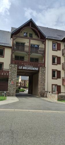 Saint-Mamet Apartment | Appartement Luchon idéal curiste, ski et randonnée