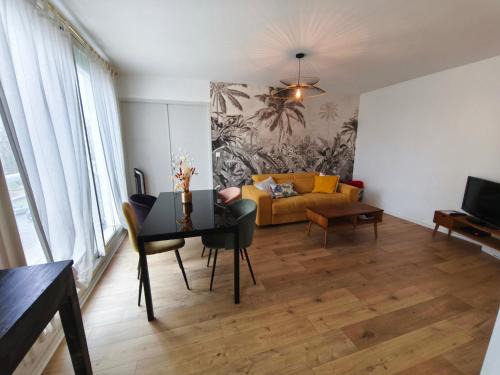 Vernay Apartment | Appartement lumineux avec parking gratuit, accès Lyon rapide