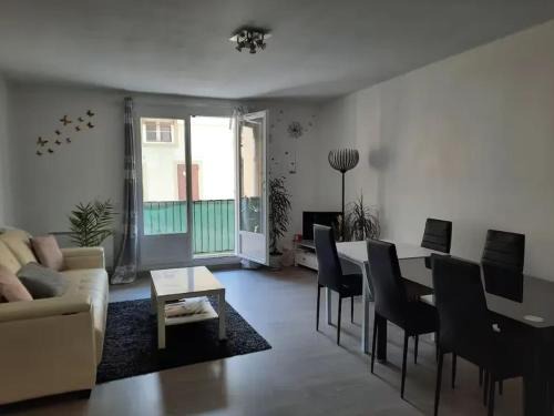 Digne-les-Bains Apartment | Appartement lumineux dans le centre de Digne-les-Bains avec balcon.
