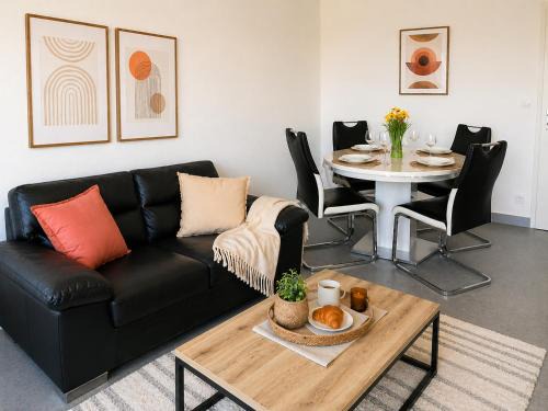 Ronchin Apartment | Appartement lumineux avec balcon & espace bureau