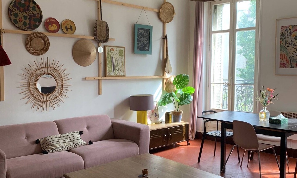 3rd Arrondissement Apartment | Appartement Marseillais Typique Cosy et Coloré au Pied du Métro