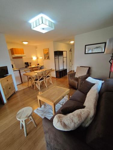 Luz-Saint-Sauveur Apartment | Appartement meublé T3 avec terrasse vue montagne