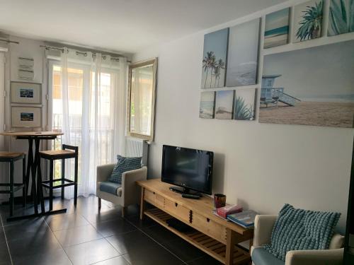 Saint-Victor Apartment | Appartement Moderne à Marseille avec Balcon et Vue sur Jardin