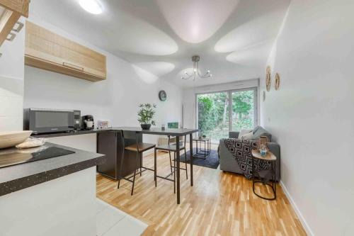 Villejuif Apartment | Appartement moderne, Metro 7, Parking et Jardin
