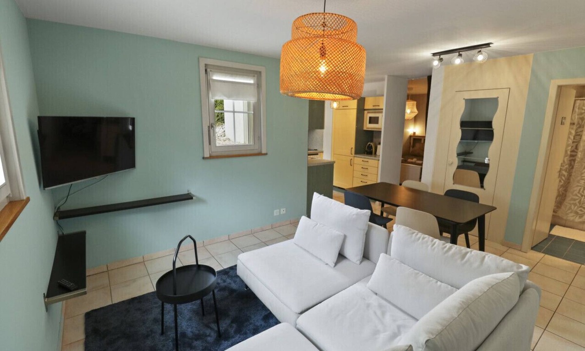 Domdidier Apartment | Appartement paisible avec terrasse