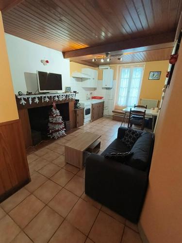 Bagneres-de-Bigorre Apartment | Appartement plein sud au RdC avec terrasse et parking