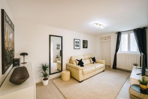 Rombas Apartment | Appartement proche Amnéville, 2 chambres, 5 couchages, cuisine, salon, terrasse et parking