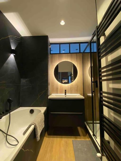 Quartier Vieux Marche-Cathedrale Apartment | Appartement rénové Hyper Centre