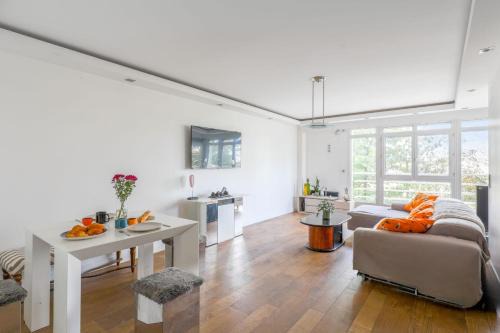 Issy-les-Moulineaux Apartment | Appartement Rodina - Welkeys