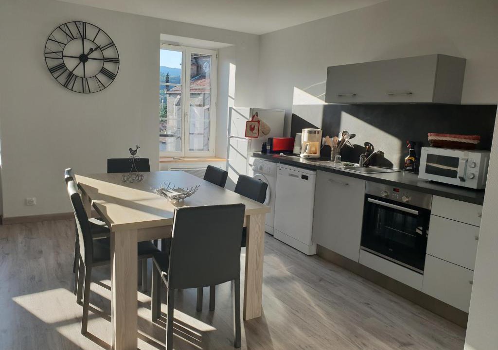 Saint-Antheme Apartment | APPARTEMENT ROUGE