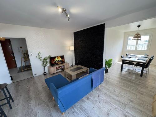 Sud Loire Apartment | Appartement Spacieux et Balcon Vieille Levée