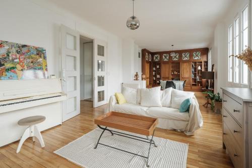 Madeleine-Champ de Mars Apartment | Appartement Spacieux et Lumineux en Centre-Ville