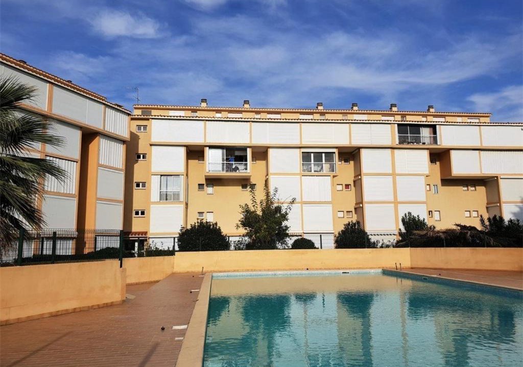 Argeles Plage Apartment | Appartement T2 à Argelès-sur-Mer - Proche plage, parking privé, loggia sud, 4 couchages - FR-1-388-4