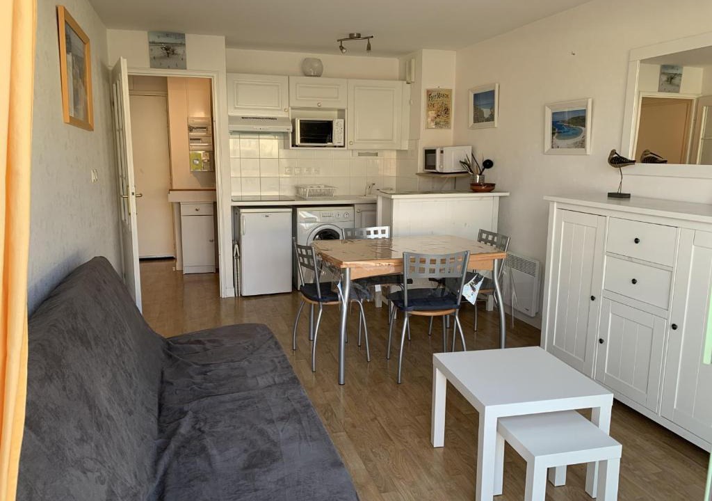 Fort-Mahon-Plage Apartment | Appartement T2 Cabine Proche Plage avec Balcon et Parking Privé - FR-1-482-110