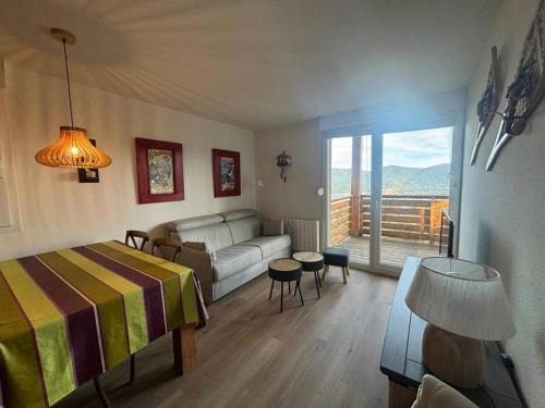 Les Angles Apartment | Appartement T2 Cabine avec Parking, vue sur Lac - FR-1-593-4