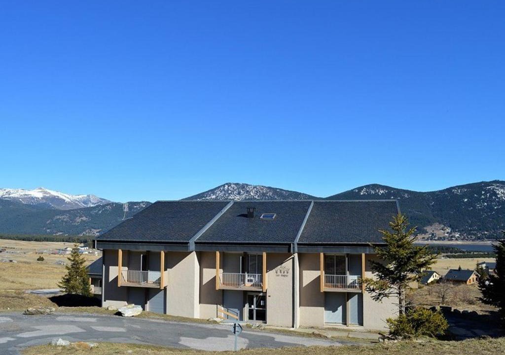 Les Angles Apartment | Appartement T2 cabine au centre avec parking et WIFI - FR-1-593-33