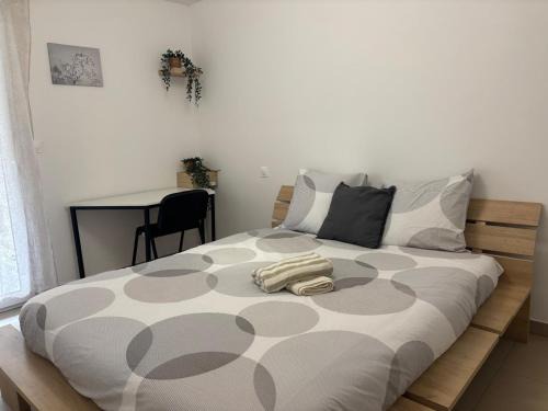 Aiguerelles Apartment | Appartement T2 tout confort avec terrasse avec Parking