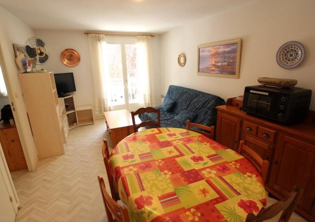Bagneres-de-Luchon Apartment | Appartement T3 Sud avec Balcon et Parking à Bagnères-de-Luchon - 4 pers. - FR-1-313-178