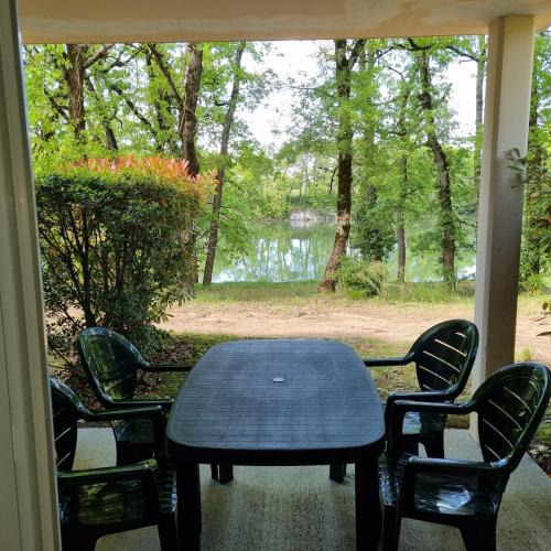Monflanquin Apartment | Appartement Vue sur Lac