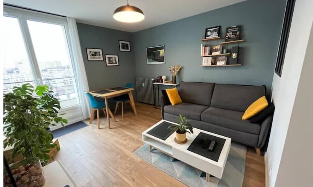 Clichy Apartment | Appartement with balcony 20m to Champs-Élysées