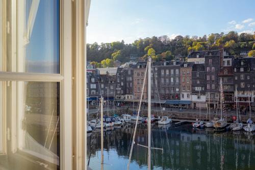 Enclos Apartment | Appartements avec vue sur le port