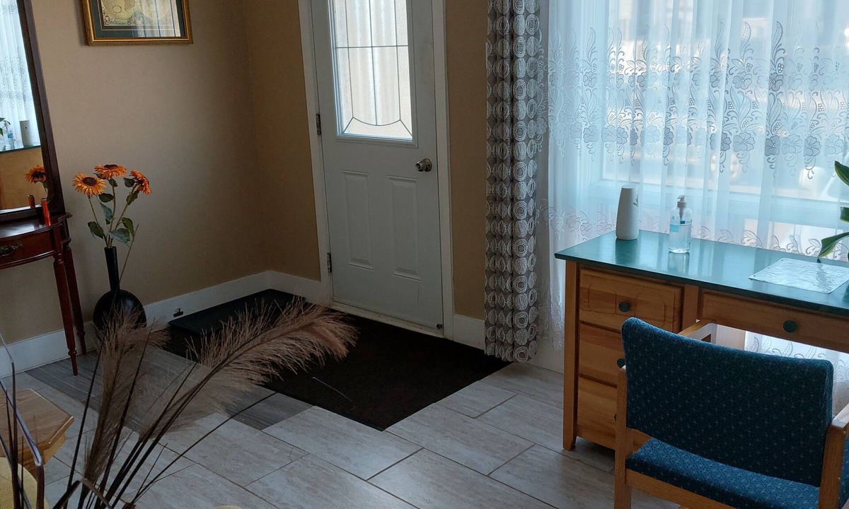 Longueuil Apartment | Appartements Cartier. Free parking. Backyard.