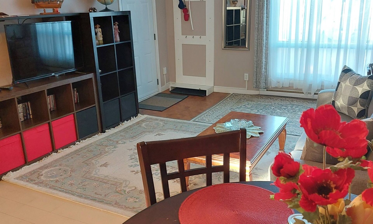 Longueuil Apartment | Appartements Cartier 2. Free parking. Backyard.