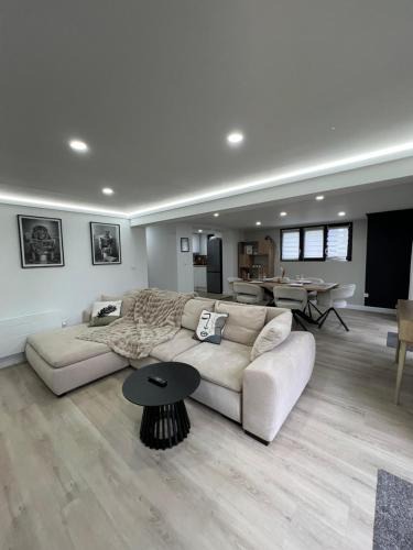 Maubeuge Apartment | Appartements Premium Parking privé Emplacement stratégique Idéal Séjours Pro & Famille