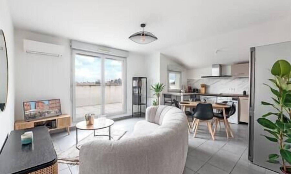 Roseraie Apartment | Appartment close to city center, AC and car park