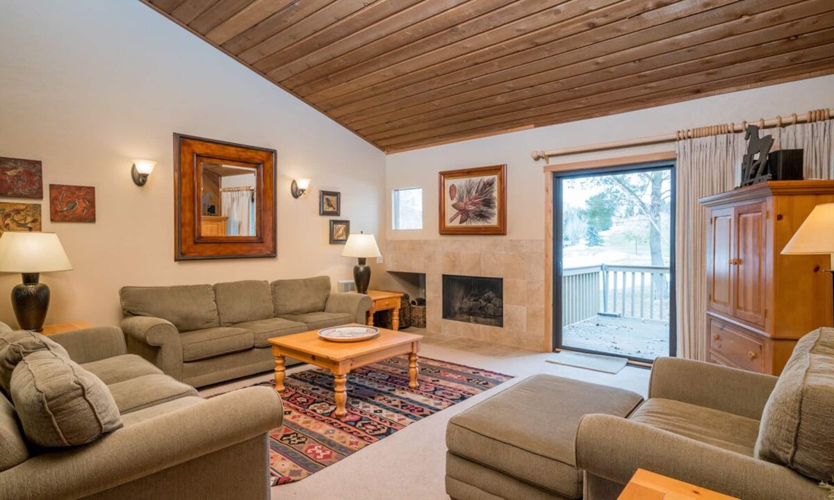 Elkhorn Village Condo | Appealing Mountain Condo with Golf Course Views in Elkhorn