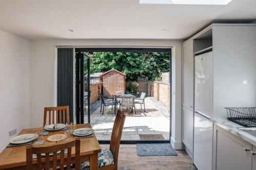 Henley House | Apple Blosson