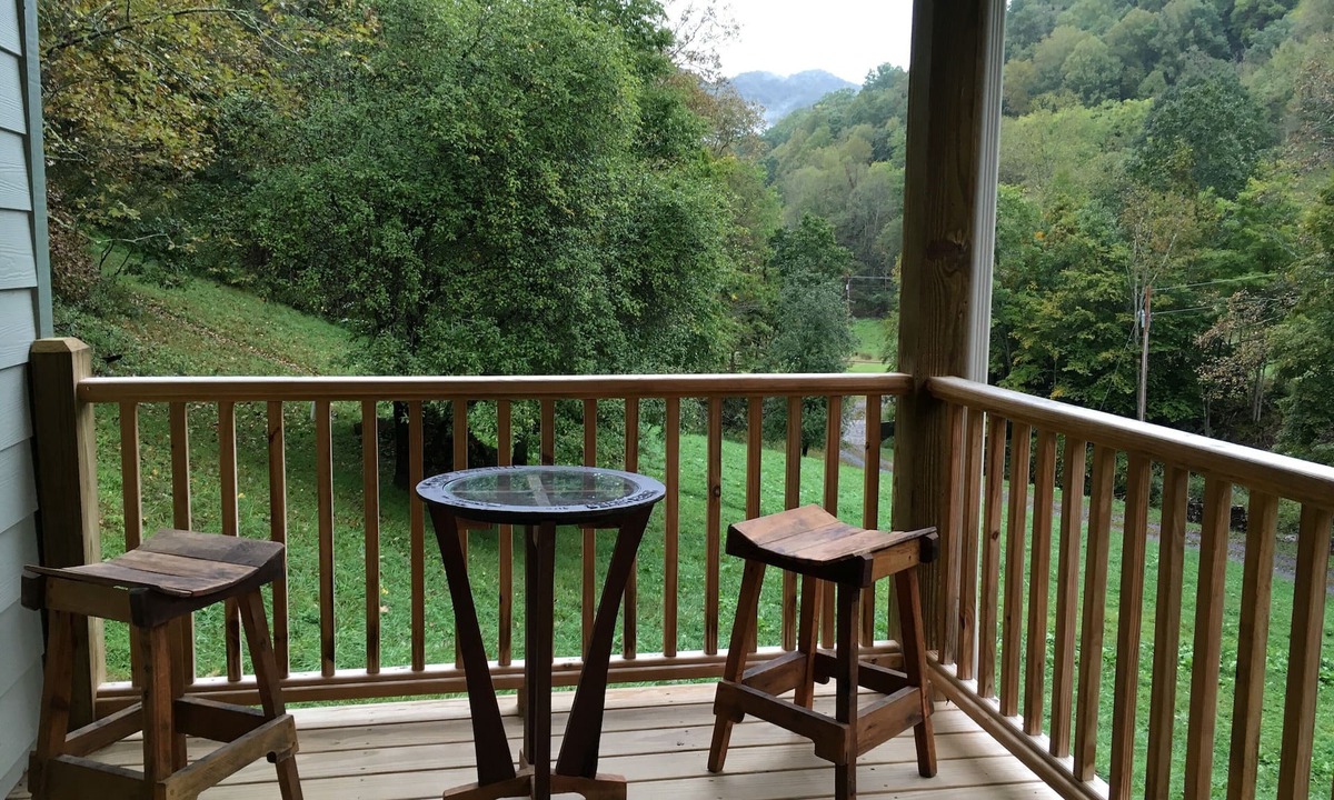 Hot Springs Cabin | Apple Cabin On The Creek-Mountain Getaway