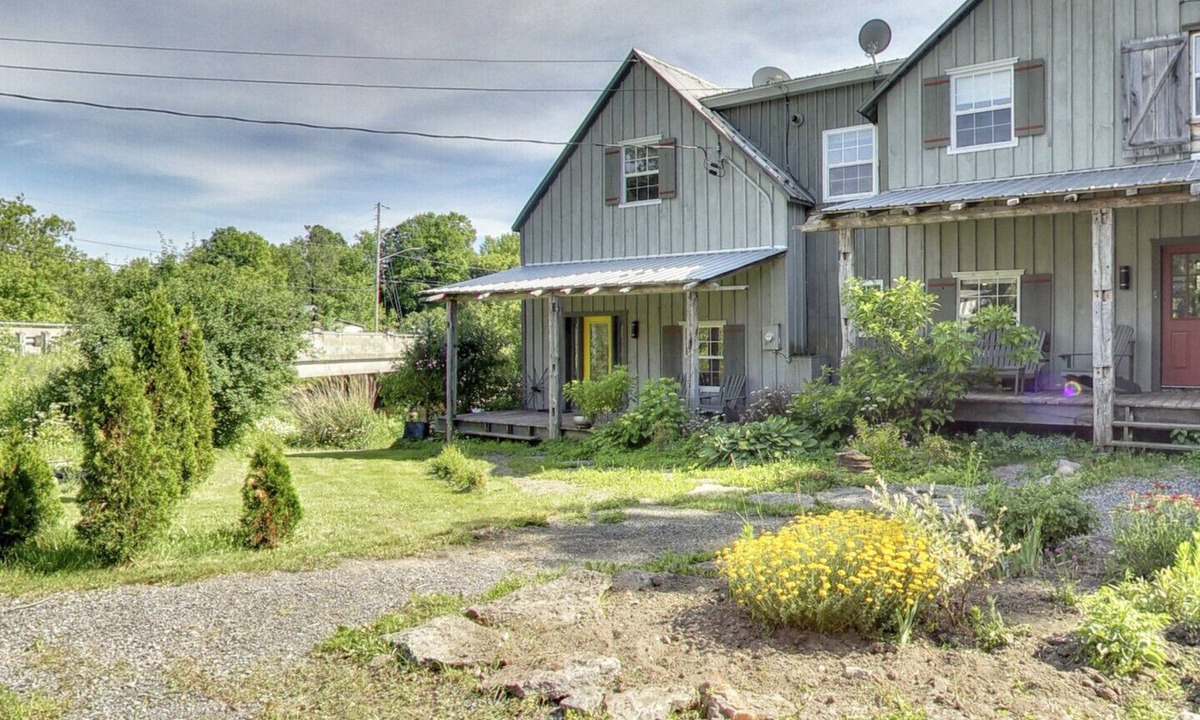 Batawa Cottage | Apple Cider Mill (attached separate unit)