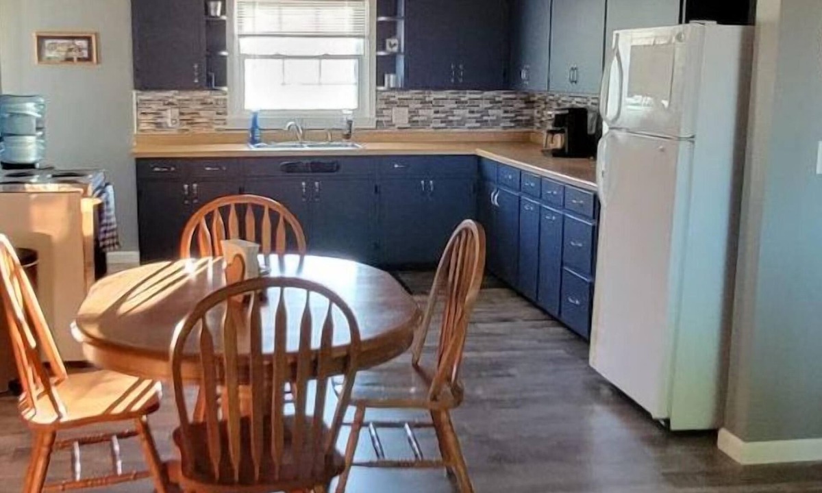 Eldorado House | Apple Corners Quiet Country Guesthouse - 15 min drive from Decorah.