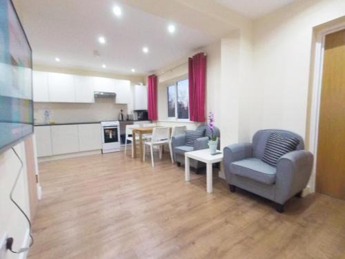 Hillingdon Apartment | Apple Garden A-3