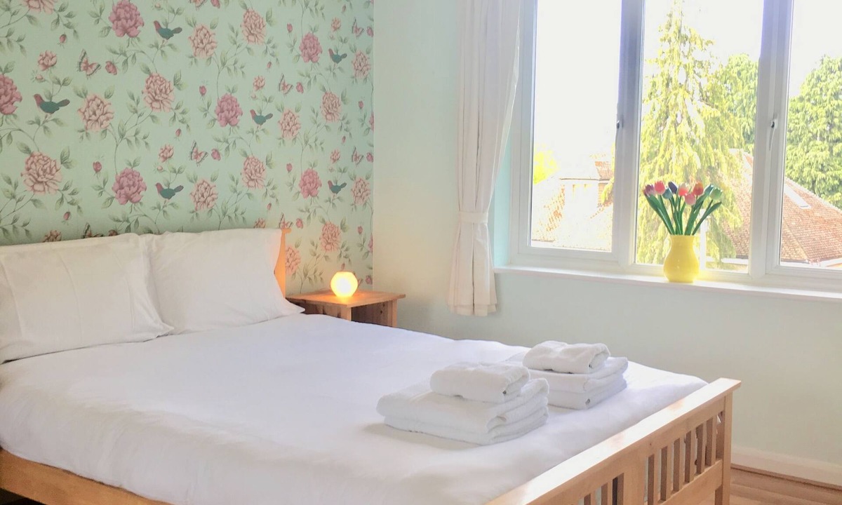 Cowley Apartment | Apple Perch 2BR Flat-Free Parking