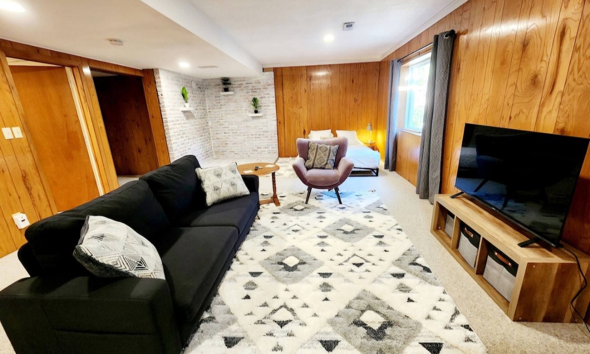 Amery Apartment | Apple River Suite-Full and private Apartment
