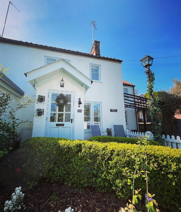 Irstead House | Apple Tree Cottage