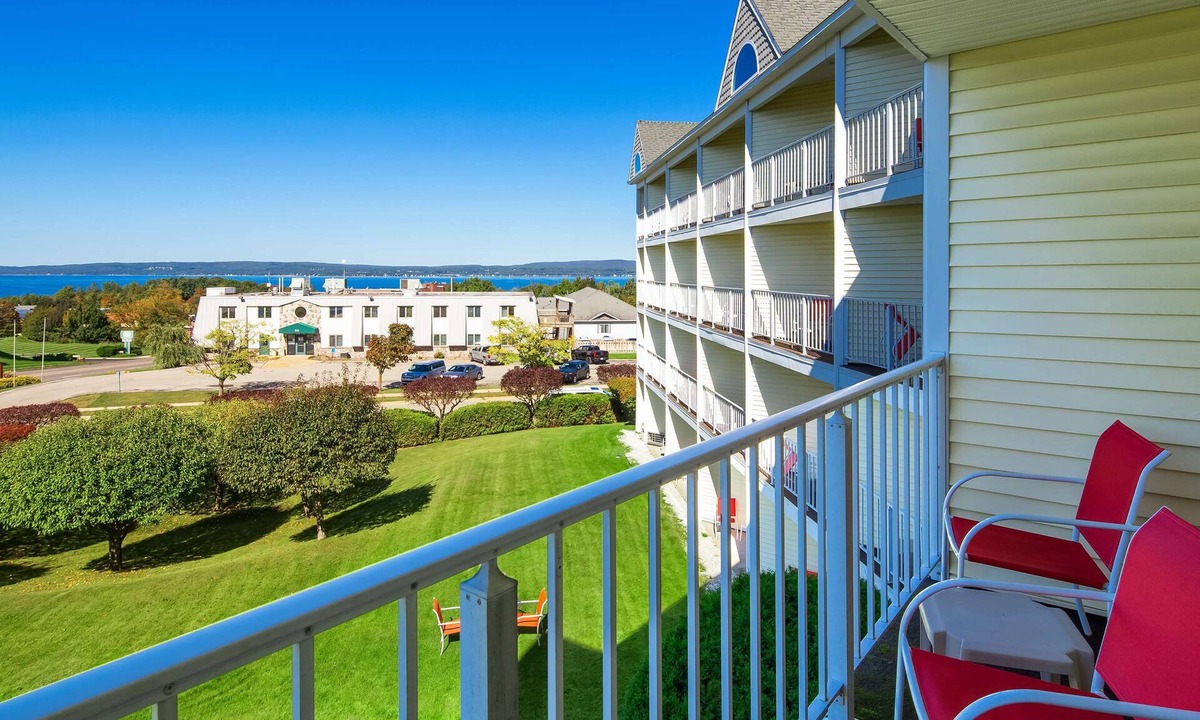 Petoskey Hotel | Apple Tree Inn, SureStay Collection by Best Western