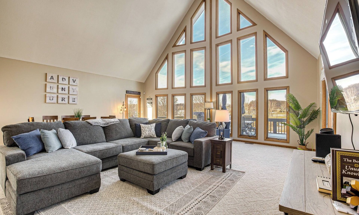 Apple Valley House | Apple Valley Home, Shared Golf Course On-Site