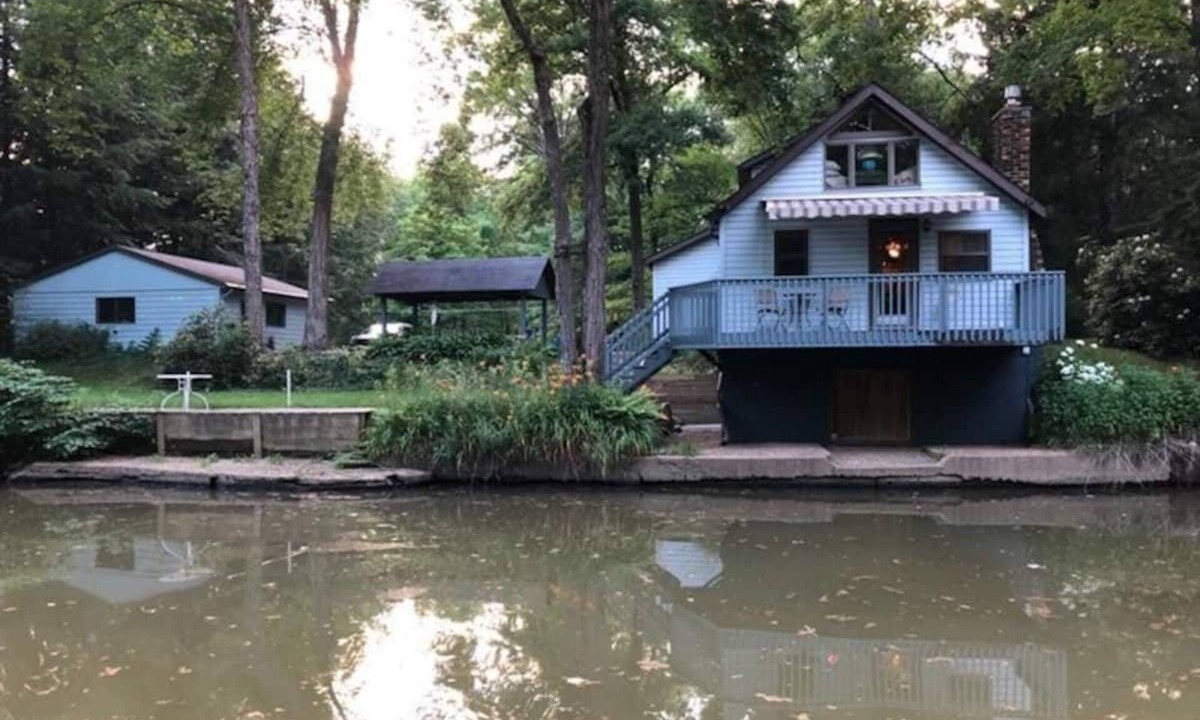 Slippery Rock House | Applebutter Inn