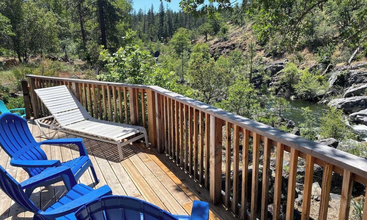 Jacksonville House | Applegate Riverside Retreat