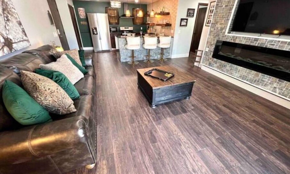 Appleton Apartment | Appleton Speakeasy for VIP w/garage/laundry