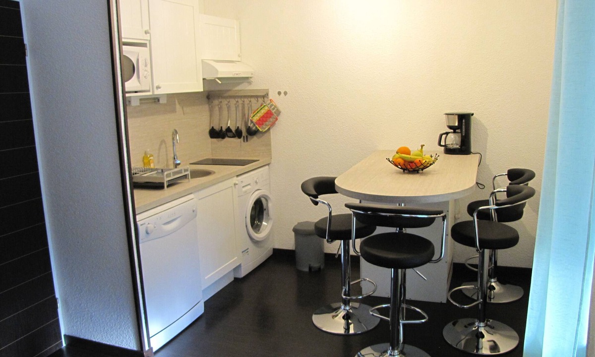 Luz-Saint-Sauveur Apartment | Appt T1 cabin de Létious, mountain view, swimming pool, wifi.