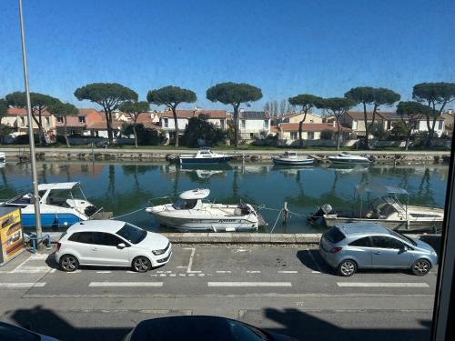 Palavas-les-Flots Apartment | Appt t2 cabine parking privée superbe vue canal