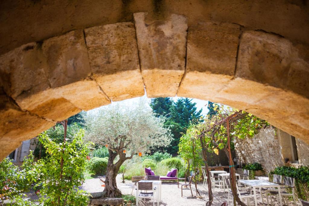 Saint-Laurent-des-Arbres Bed & Breakfast | Apres La Sieste