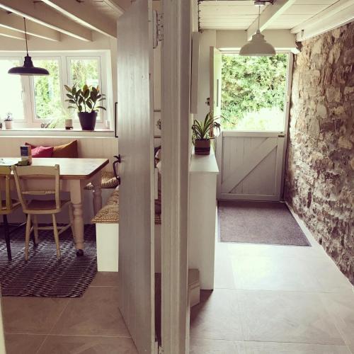 Saint Erth Praze House | April Cottage