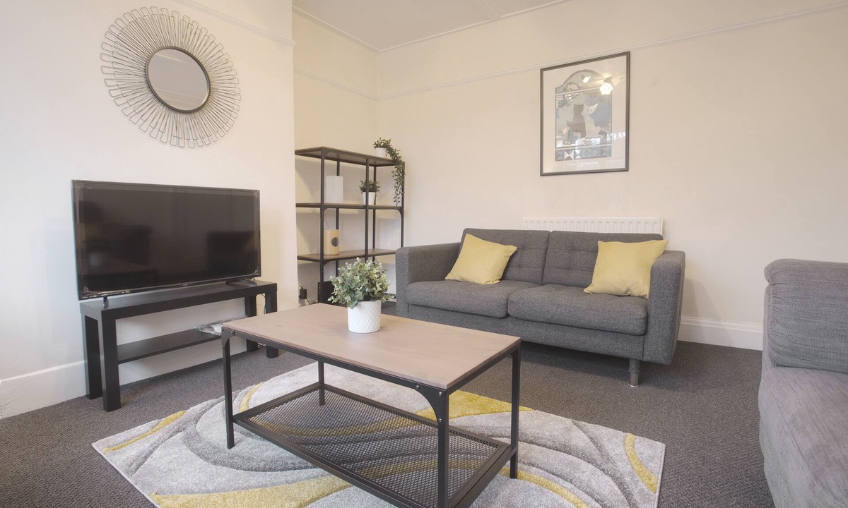 Stoke Bishop Apartment | April Disc/Long Stay/Contractors