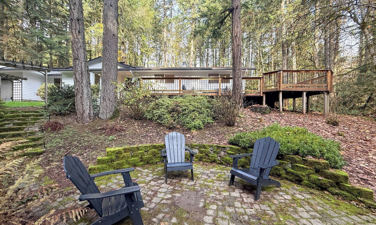 Newberg House | April & May Sunday - Thurs Special! ~ Wildhaven: Dog-friendly with Hot Tub
